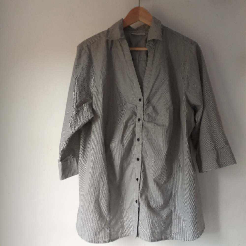 Avenue 18/20 Striped Button Front Top
